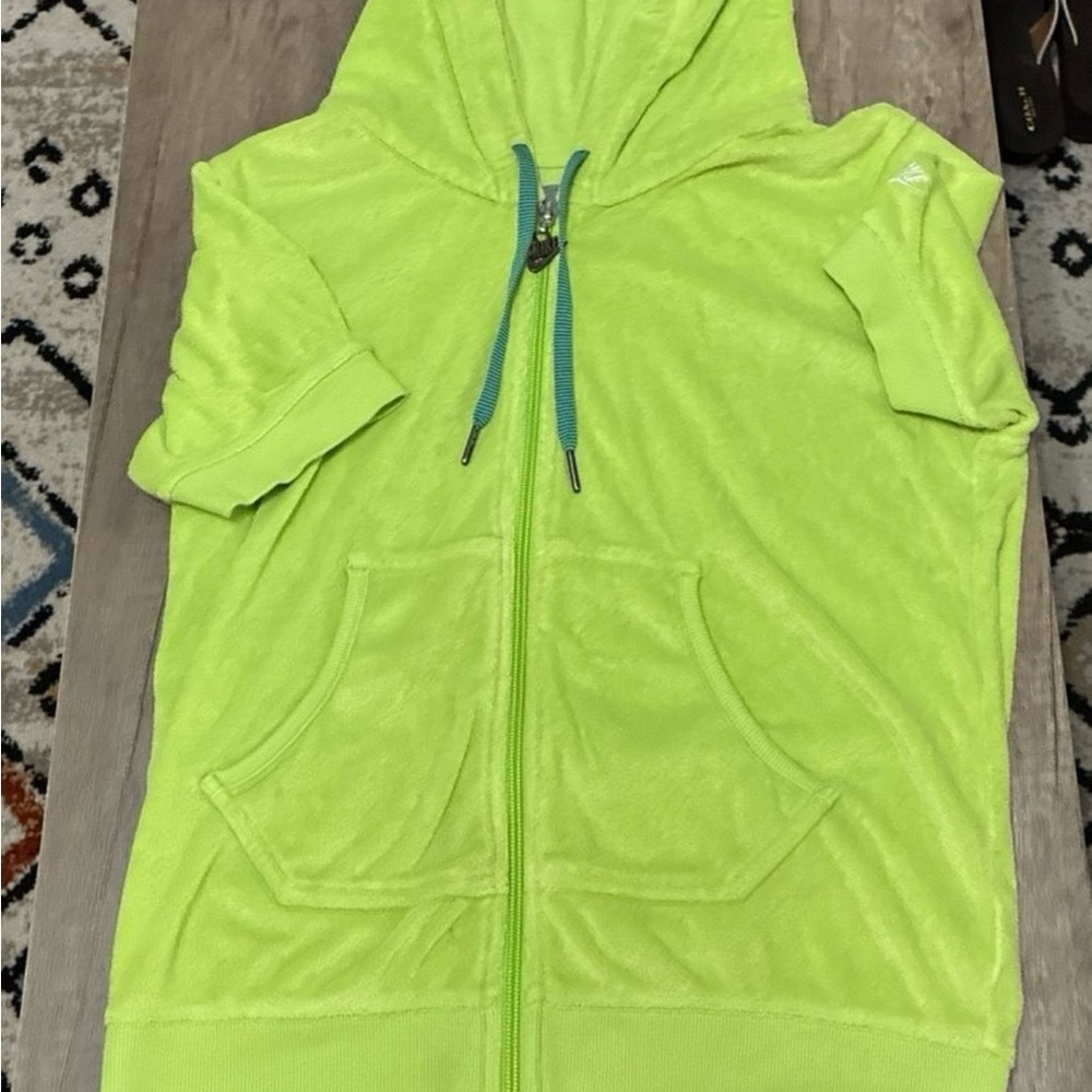 Woman’s Nike Hoodie Short Sleeve M